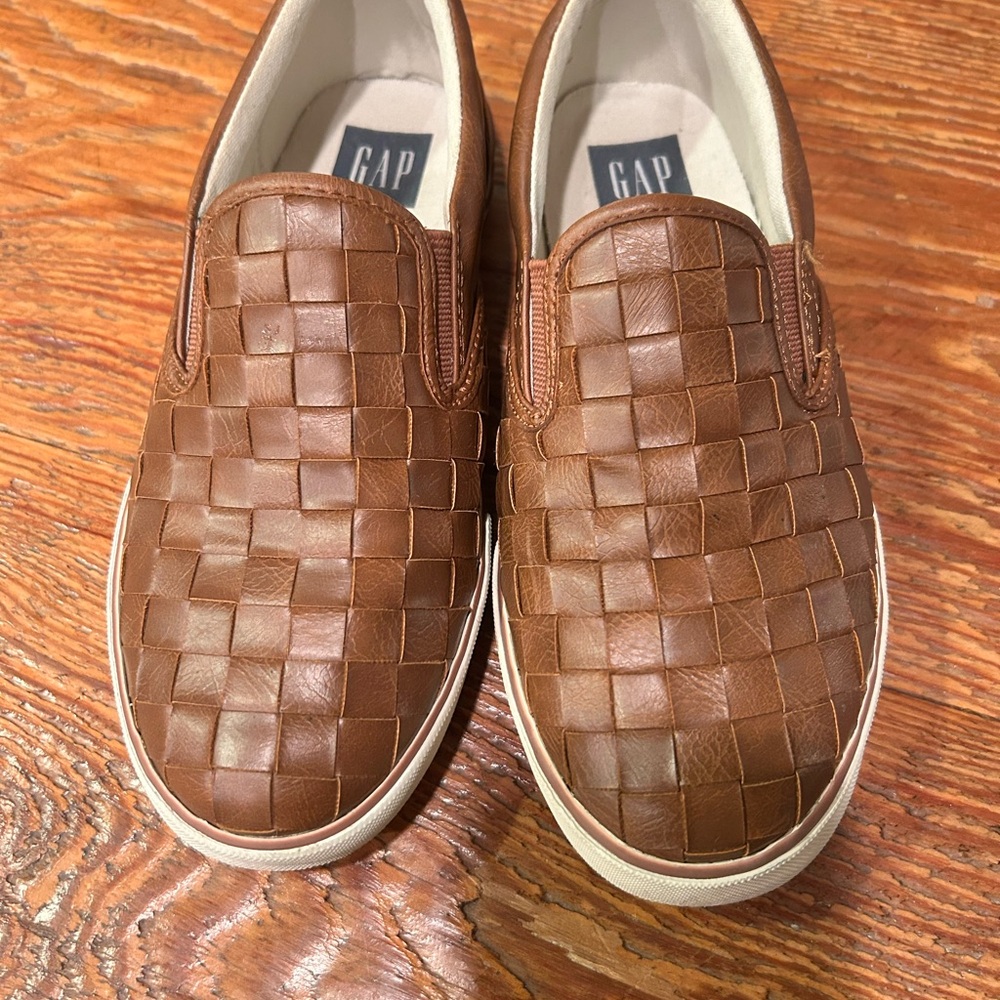 GAP Kids Woven Leather Slip On Sneakers Cognac Brown Youth Size 5